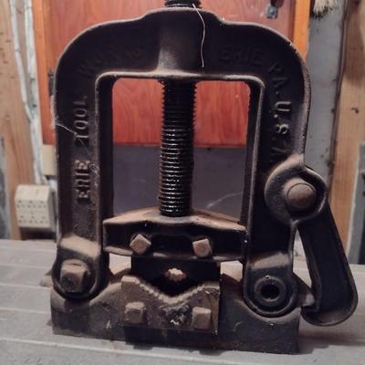 Antique Cast Iron Erie Tool Works Pipe Vise