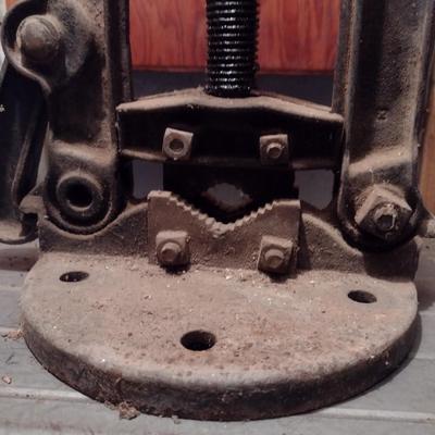 Antique Cast Iron Erie Tool Works Pipe Vise