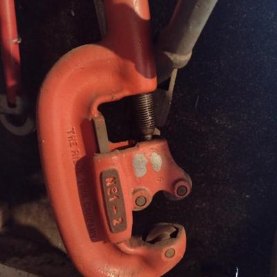Metal Pipe Cutters and Tools