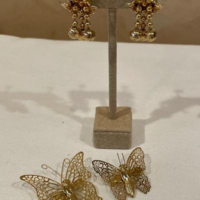 Cluster butterfly pins and screw earrings