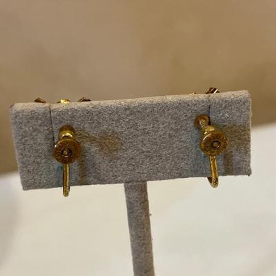 1 pair Czech screw back earrings & clip ons
