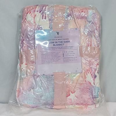 Brand New Glow in the Dark Fleece Unicorn Blanket