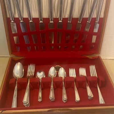 3 Different Patterns of Plate Silverware