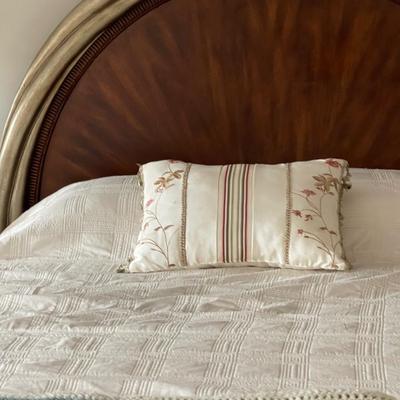 Queen Size Bed with Beauty Rest Mattress