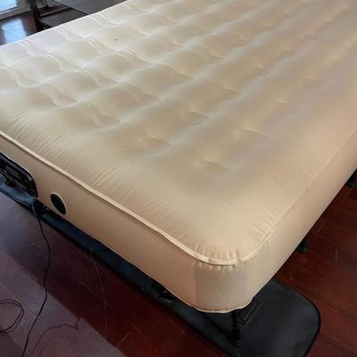 Front Gate Essential EZ Inflatable Guest Bed - Queen