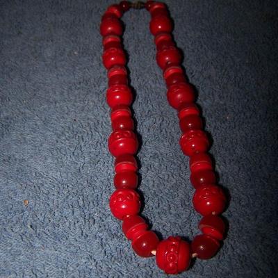 LOT 40 BEAUTIFUL VINTAGE ART GLASS NECKLACE & 1 CAVRED--POSSIBLE BAKELITE