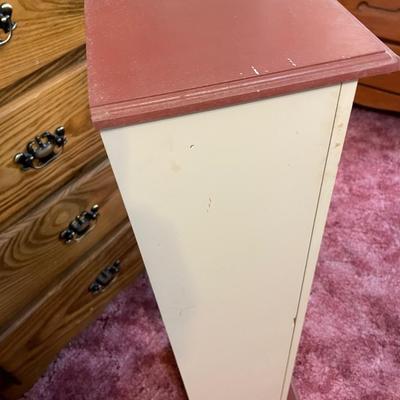 Pedestal Shelf
