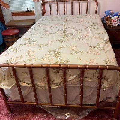 Metal FULL Sized Bed w Mattress