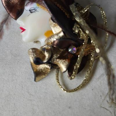 Glamour Lady Brooch