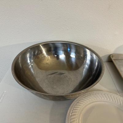 LARGE STAINLESS BOWL AND BAKEWARE