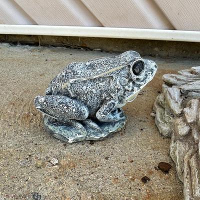 FROG IN A SMALL POND YARD ART