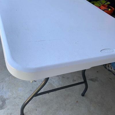 8â€™ Folding Plastic Cosco Banquet Table