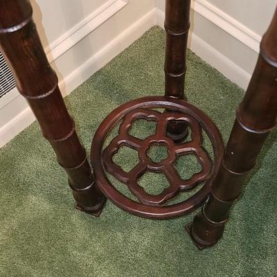 Tall plant or vase stand pedestal