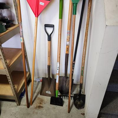 8 piece Lot of Garden Tools Rakes ,Shovels, Scrapper