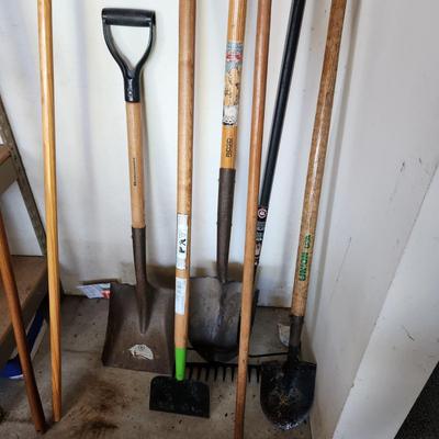 8 piece Lot of Garden Tools Rakes ,Shovels, Scrapper