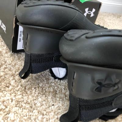Under Armour 3.5Y Shoes *New in Box*