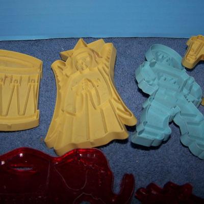 LOT 85 GREAT VINTAGE PLASTIC COOKIE CUTTERS HRM STANLEY LOMA