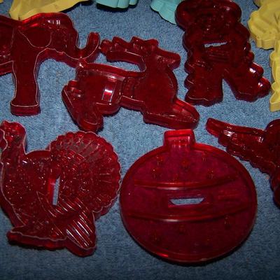 LOT 85 GREAT VINTAGE PLASTIC COOKIE CUTTERS HRM STANLEY LOMA