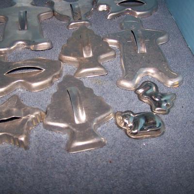 LOT 86 GREAT VINTAGE METAL COOKIE CUTTERS plus SOME SPECIALS