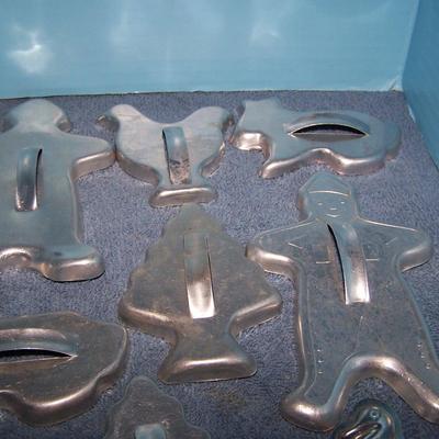 LOT 86 GREAT VINTAGE METAL COOKIE CUTTERS plus SOME SPECIALS