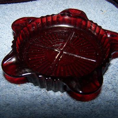 LOT 95 WONDERFUL VINTAGE RUBY RED & AMETHYST GLASSWARE