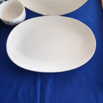 13 Pieces Lot Of Southern Living, Pfaltzgraff China & other