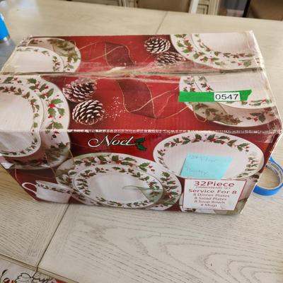 Noel Christmas Dishes 32 pieces Still in box