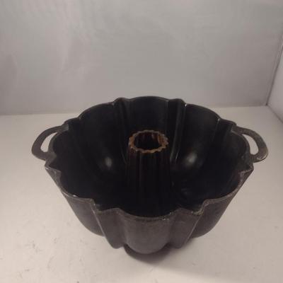 Cast Iron Bundt Cake Pan