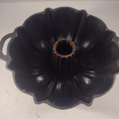 Cast Iron Bundt Cake Pan