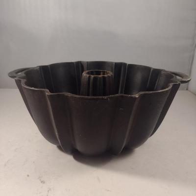 Cast Iron Bundt Cake Pan