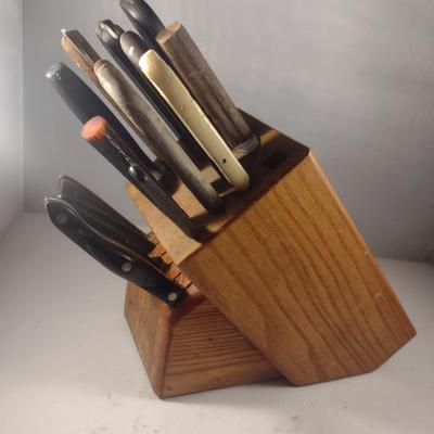 Wooden Block with Assorted Fixed Blade Cutlery