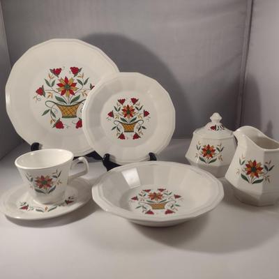 Dinnerware with Floral Design