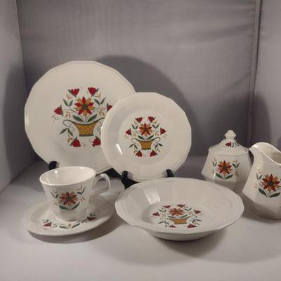 Dinnerware with Floral Design