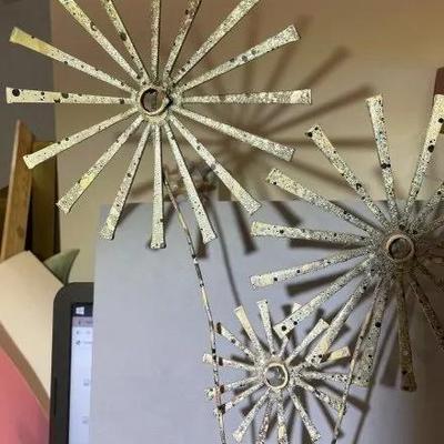 Noted NJ Artist Michael P. McCrink Un-Signed Fabricated Base Metal Flower Artwork 17.5" Tall Preowned from Workshop and Estate.