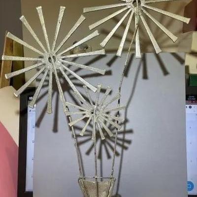 Noted NJ Artist Michael P. McCrink Un-Signed Fabricated Base Metal Flower Artwork 17.5" Tall Preowned from Workshop and Estate.