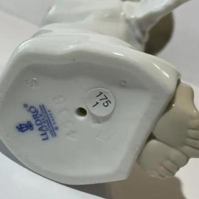 LLadro Praying Angel Boy Porcelain Figurine 4538 Hand Made in Spain Retired 5" Tall in VG Preowned Condition.