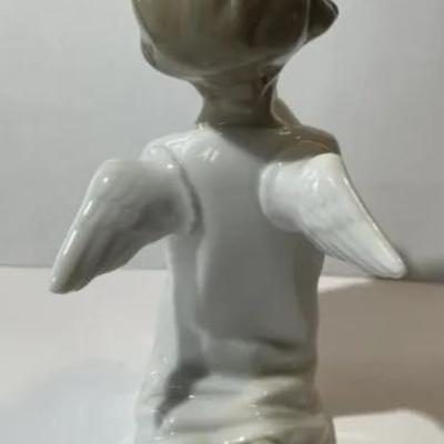 LLadro Praying Angel Boy Porcelain Figurine 4538 Hand Made in Spain Retired 5" Tall in VG Preowned Condition.