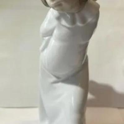 Lladro Curious Angel with Lantern Behind Back 9.5" Tall Figurine #4960 in VG Preowned Condition.