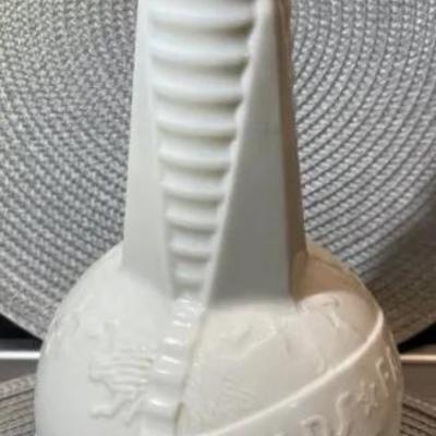 Vintage 1939 New York World's Fair Souvenir Milk Glass Vinegar Bottle 9" Tall in VG Preowned Condition.