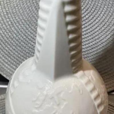 Vintage 1939 New York World's Fair Souvenir Milk Glass Vinegar Bottle 9" Tall in VG Preowned Condition.