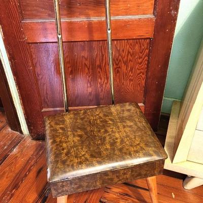 Lot #86 Mid Century Nova Products Valet Chair - 1970's
