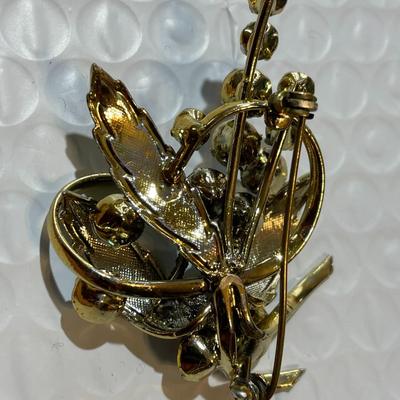 Vintage Aurora Borealis Fashion Gold-tone Pin/Brooch in VG Preowned Condition as Pictured.