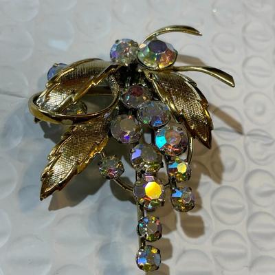 Vintage Aurora Borealis Fashion Gold-tone Pin/Brooch in VG Preowned Condition as Pictured.
