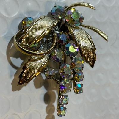 Vintage Aurora Borealis Fashion Gold-tone Pin/Brooch in VG Preowned Condition as Pictured.