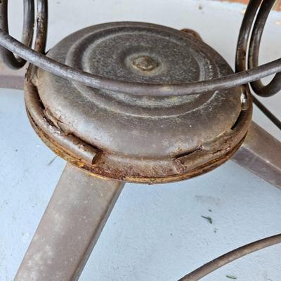 Metal Outdoor Rocker and Rustic Table (BY-DW)