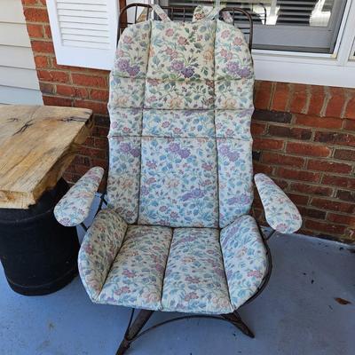 Metal Outdoor Rocker and Rustic Table (BY-DW)