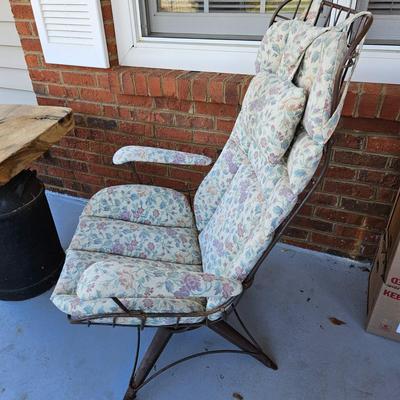 Metal Outdoor Rocker and Rustic Table (BY-DW)