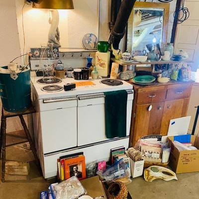 Lot 13: Vintage MCM Sears Kenmore Oven, Lamp & More