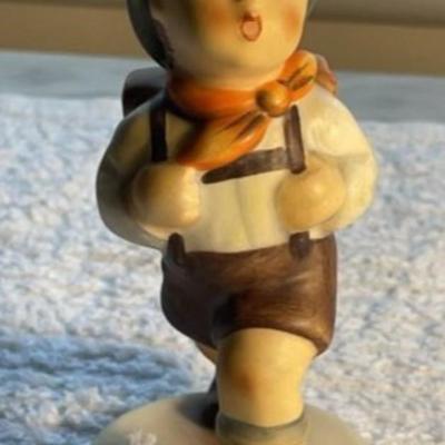 HUMMEL Figurine #82/2/0 TMK-2 SCHOOL BOY 4" Tall in Good Preowned Condition as Pictured.