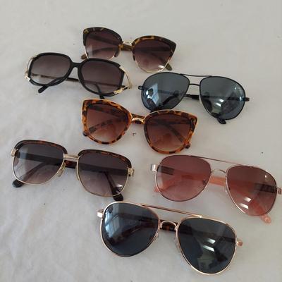 Large Lot of Fashion Sunglasses (G-BBL)